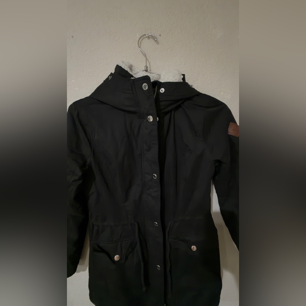 Hollister women’s black color jacket size med has a hoodie - Picture 6 of 16